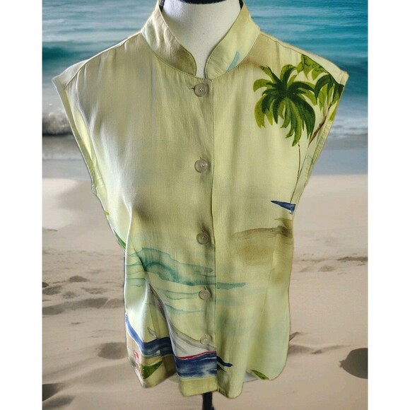 Weekend Traffic Blouse Size S Yellow Hawaiian Print Button Rayon - Picture 1 of 7